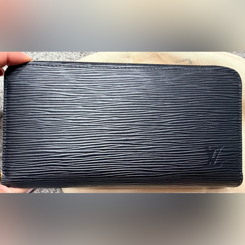 🖤 Louis Vuitton Epi Leather Zippy Wallet – Black 🖤